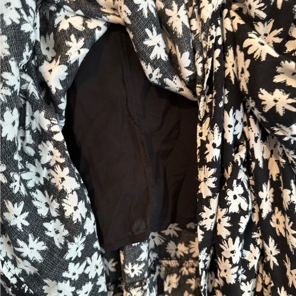 Urban Outfitters Monochrome Floral Top - Picture 4 of 4